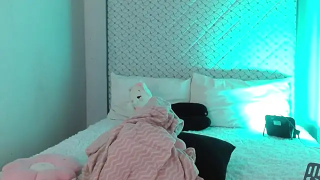 Snapshot of hantonella_ chatting on April 29, 2026, 5:30 pm hantonella online show from April 29, 2026, 5:30 pm