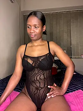 Snapshot of Kinkyy_ chatting on October 28, 2025, 10:23 pm Kinkyy online show from October 28, 2025, 10:23 pm