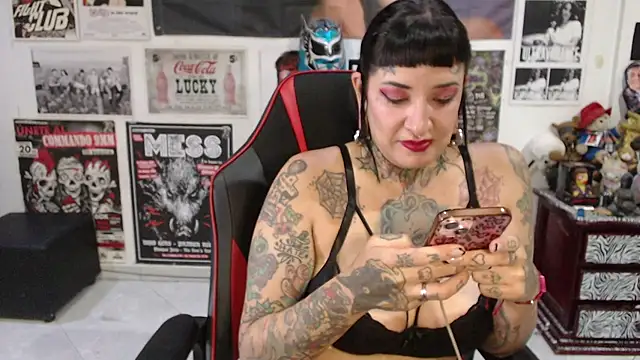 Rollyderolandia666 online show from November 28, 2025, 4:31 pm