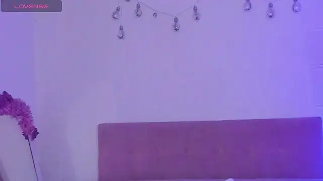 v1cky  online show from March 31, 2026, 11:38 pm