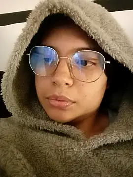 Emmapark  online show from December 21, 2025, 11:39 am