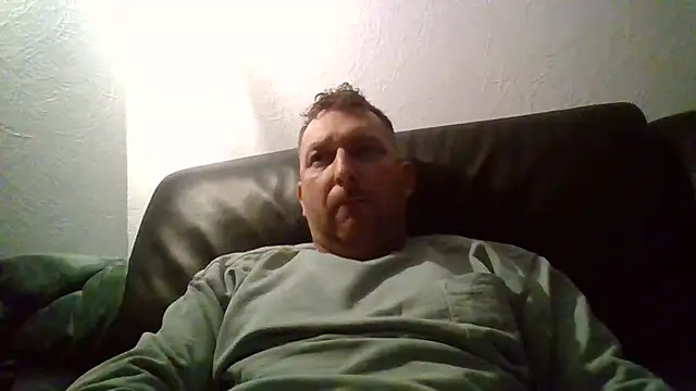 Snapshot of Au_plaisir_des_femmes chatting on November 30, 2025, 9:52 pm Au plaisir des femmes online show from November 30, 2025, 9:52 pm