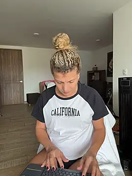 Georgiafox online show from November 16, 2025, 2:55 pm