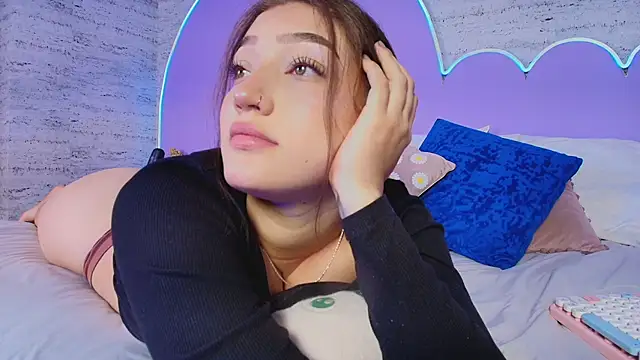 Giaa Ross online show from April 14, 2026, 8:26 pm