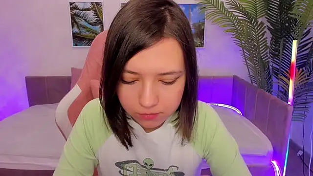 Snapshot of Lina_Brownie chatting on March 6, 2025, 5:03 am Lina Brownie online show from March 6, 2025, 5:03 am