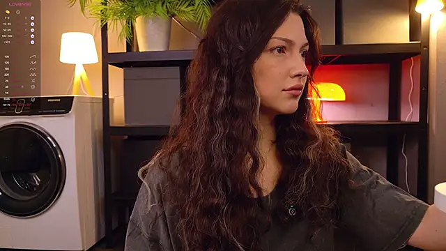 Miley Smile online show from November 5, 2025, 6:13 am