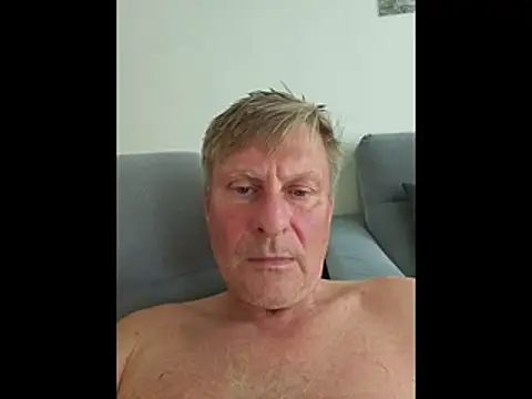 johnnym1 online show from April 28, 2026, 2:33 pm