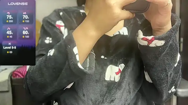 Snapshot of Spice-Summi chatting on December 3, 2024, 1:54 pm Spice-Summi online show from December 3, 2024, 1:54 pm