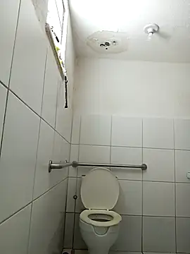 azuado20xv online show from November 6, 2025, 1:01 pm