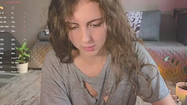 Snapshot of Sereta_Finn chatting on September 22, 2025, 11:45 am Sereta Finn online show from September 22, 2025, 11:45 am