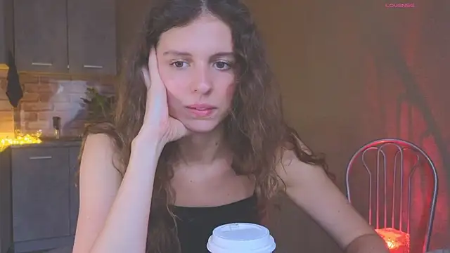 Snapshot of Sereta_Finn chatting on October 12, 2025, 10:03 am Sereta Finn online show from October 12, 2025, 10:03 am