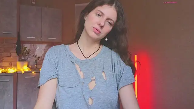 Snapshot of Sereta_Finn chatting on November 15, 2025, 10:45 am Sereta Finn online show from November 15, 2025, 10:45 am