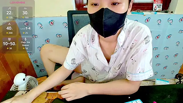   Saphia   online show from April 13, 2026, 4:18 am