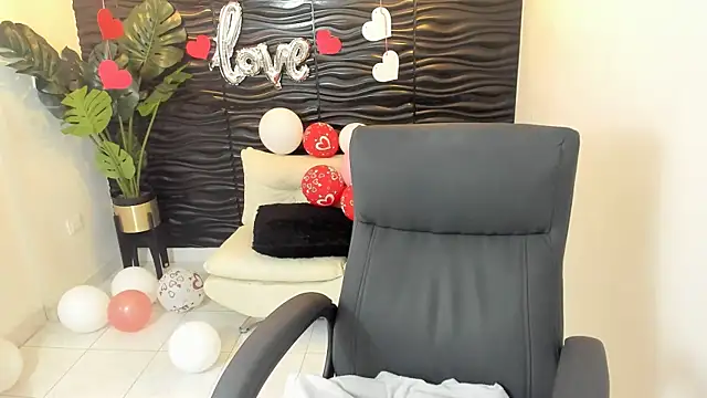 sofia 44 online show from February 18, 2025, 3:54 pm