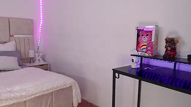 KimGeorgia  online show from March 7, 2025, 11:05 pm