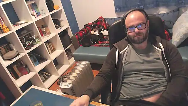 ravingr4d4 online show from March 16, 2025, 9:37 pm