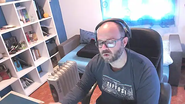 ravingr4d4 online show from March 18, 2025, 9:09 am