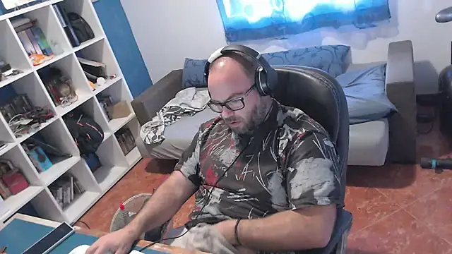 ravingr4d4 online show from September 24, 2025, 8:50 am