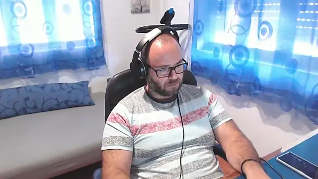 ravingr4d4 online show from October 2, 2025, 8:54 am