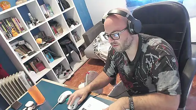 ravingr4d4 online show from October 15, 2025, 10:37 am