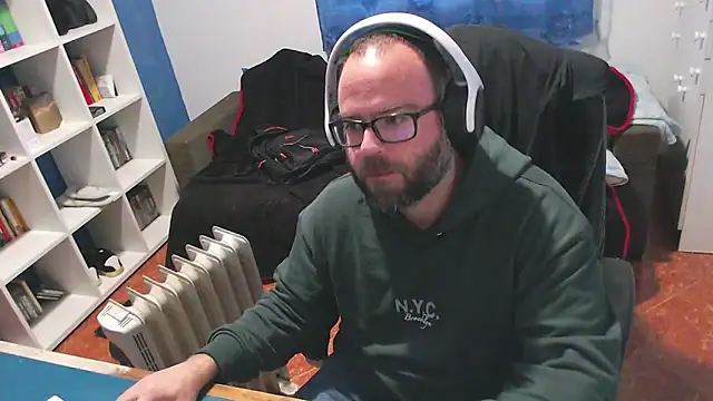 ravingr4d4 online show from December 15, 2025, 1:59 pm