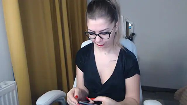 Snapshot of SugarErika chatting on January 14, 2025, 5:40 am SugarErika online show from January 14, 2025, 5:40 am