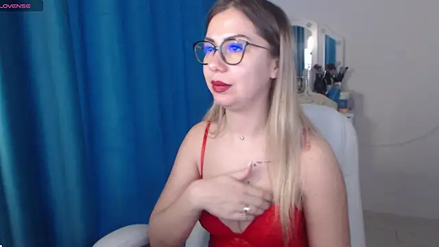 Snapshot of SugarErika chatting on February 18, 2025, 6:15 am SugarErika online show from February 18, 2025, 6:15 am