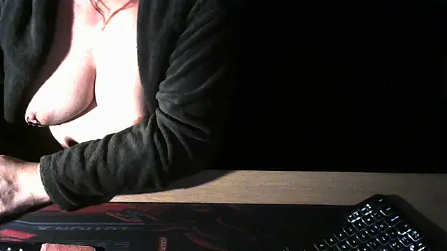 Silvia2277 online show from December 5, 2025, 8:05 pm