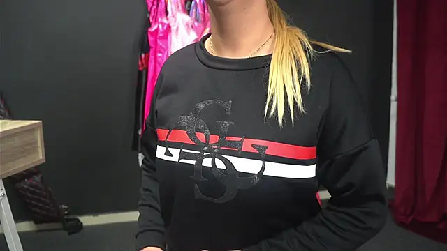 CelineConner online show from November 19, 2025, 5:07 am