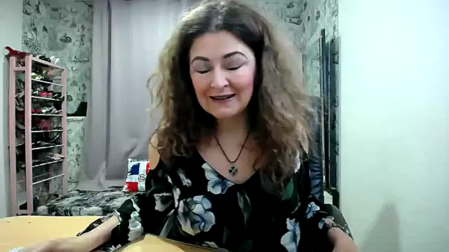 Snapshot of Helen1974 chatting on May 7, 2026, 1:55 am Helen1974 online show from May 7, 2026, 1:55 am
