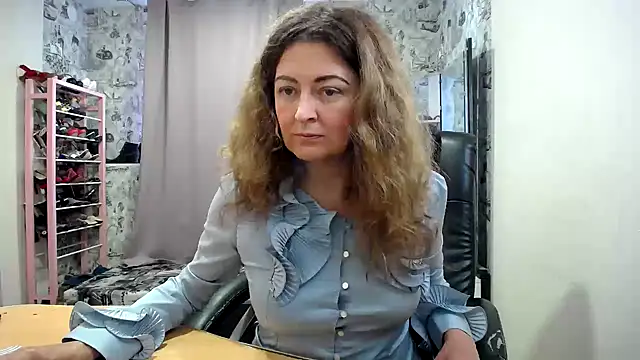 Snapshot of Helen1974 chatting on May 15, 2026, 8:32 am Helen1974 online show from May 15, 2026, 8:32 am