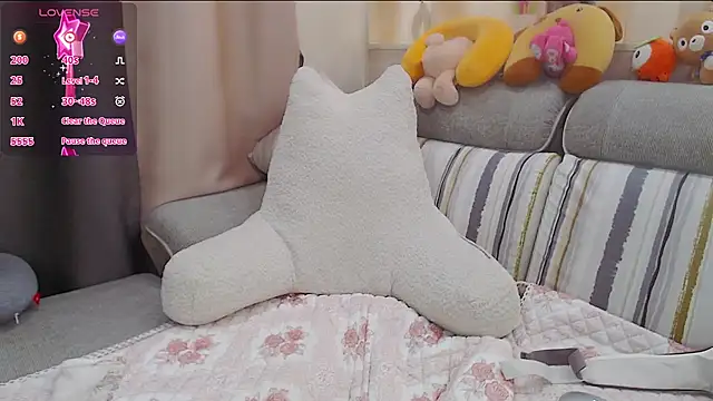 Snapshot of Duludulu_007 chatting on December 19, 2024, 1:18 pm Duludulu 007 online show from December 19, 2024, 1:18 pm