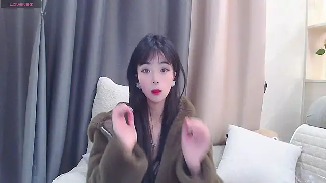 Snapshot of Duludulu_007 chatting on February 8, 2025, 5:51 am Duludulu 007 online show from February 8, 2025, 5:51 am