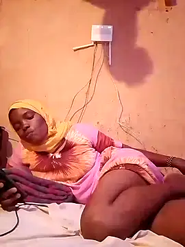 cute naimah online show from November 6, 2025, 9:15 pm