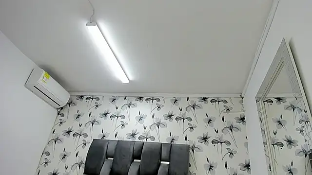 Ehotloveaxxx online show from March 6, 2025, 12:30 pm