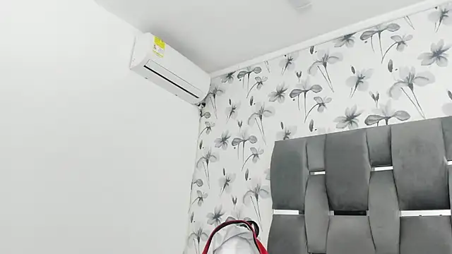 Ehotloveaxxx online show from September 10, 2025, 1:44 pm