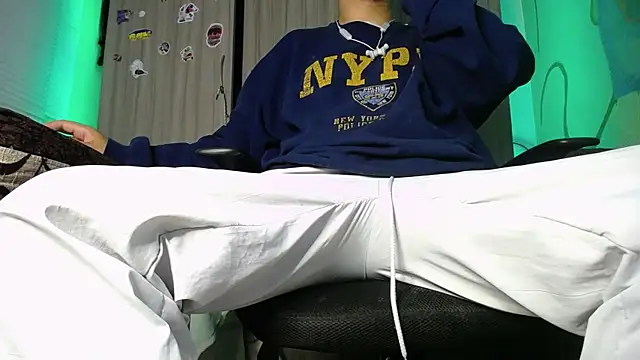 zacwatson  online show from January 20, 2025, 5:26 am