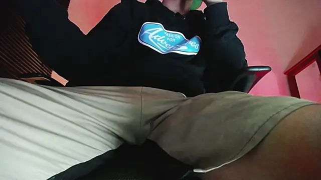 zacwatson  online show from February 7, 2026, 11:19 pm