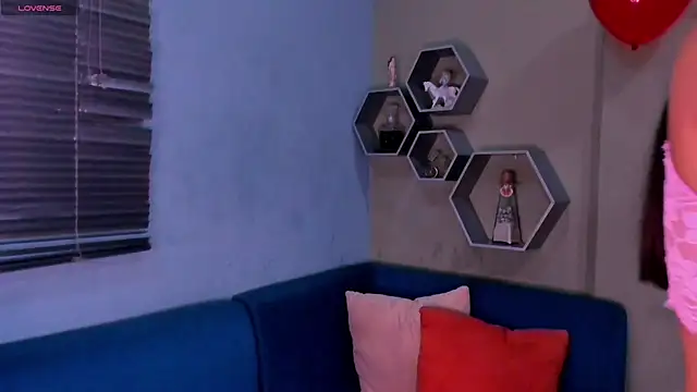 Sussy Bell01 online show from February 19, 2025, 2:01 pm