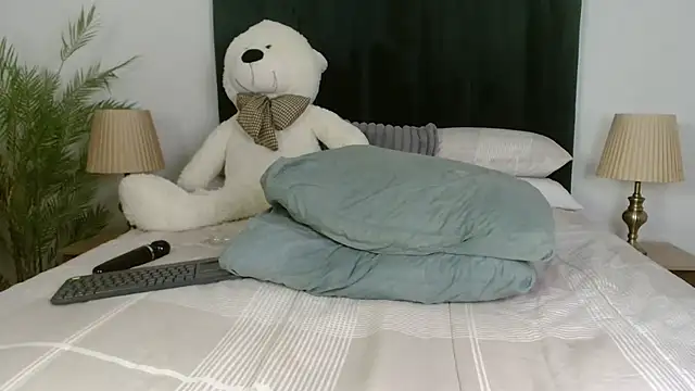 Snapshot of Stunning_Booty chatting on January 1, 2025, 10:24 pm Stunning Booty online show from January 1, 2025, 10:24 pm