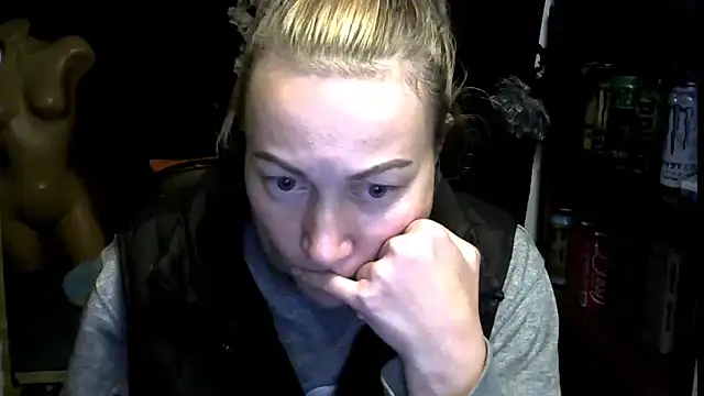 wLESLYMOSw online show from November 18, 2025, 9:58 am