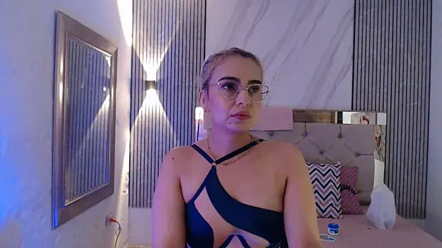 ashley  tylor online show from February 23, 2026, 11:35 pm