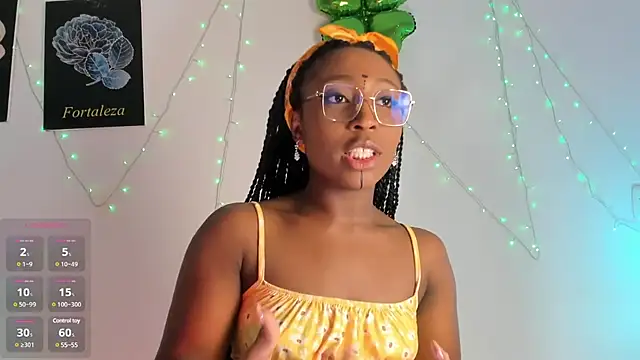 Snapshot of EmmaSanzz_ chatting on March 11, 2025, 11:44 am EmmaSanzz online show from March 11, 2025, 11:44 am