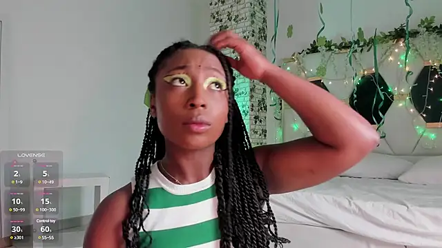 Snapshot of EmmaSanzz_ chatting on March 18, 2025, 11:30 am EmmaSanzz online show from March 18, 2025, 11:30 am