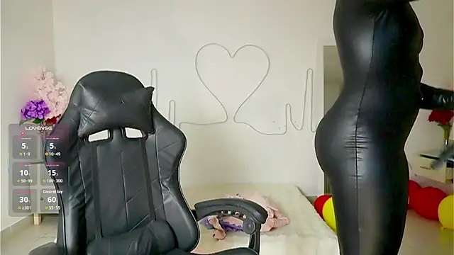 Snapshot of EmmaSanzz_ chatting on September 26, 2025, 11:47 am EmmaSanzz online show from September 26, 2025, 11:47 am