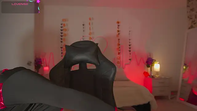 Snapshot of EmmaSanzz_ chatting on October 19, 2025, 11:44 am EmmaSanzz online show from October 19, 2025, 11:44 am