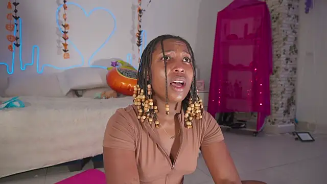 Snapshot of EmmaSanzz_ chatting on October 27, 2025, 11:47 am EmmaSanzz online show from October 27, 2025, 11:47 am