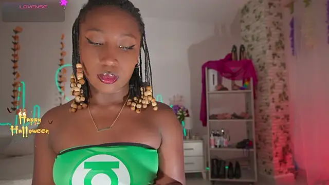 Snapshot of EmmaSanzz_ chatting on October 28, 2025, 11:36 am EmmaSanzz online show from October 28, 2025, 11:36 am