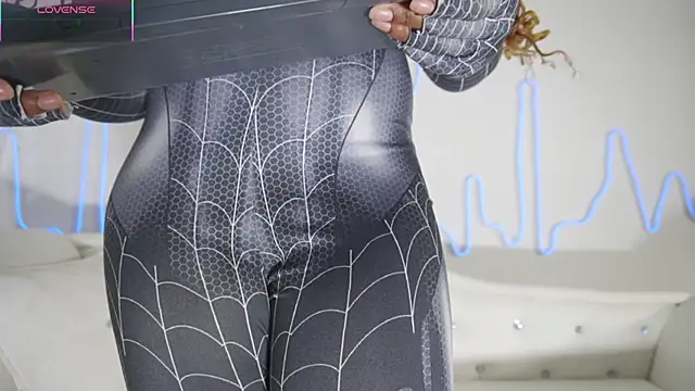 Snapshot of EmmaSanzz_ chatting on November 30, 2025, 11:47 am EmmaSanzz online show from November 30, 2025, 11:47 am