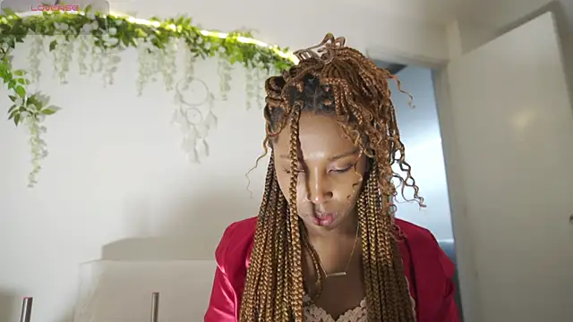 Snapshot of EmmaSanzz_ chatting on December 4, 2025, 11:30 am EmmaSanzz online show from December 4, 2025, 11:30 am